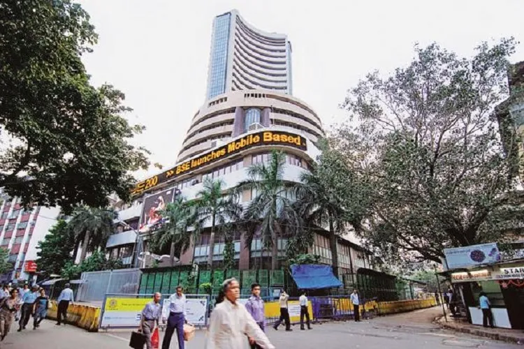 Sensex jumps over 250 pts ahead of RBI policy outcome - India TV Paisa