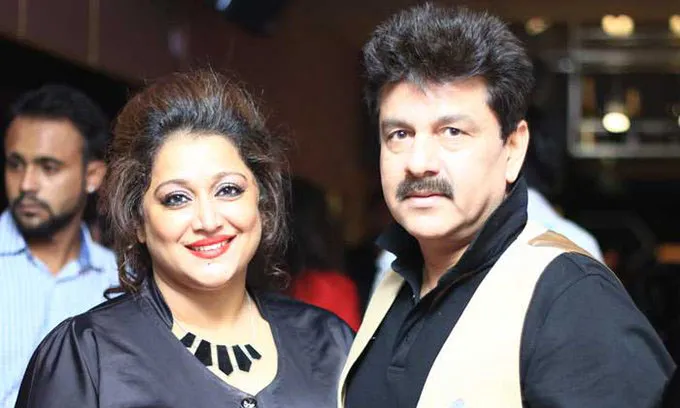 Manoj Prabhakar with his wife- India TV Hindi