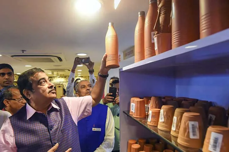 Nitin Gadkari launches cow dung soaps, bamboo bottles- India TV Hindi
