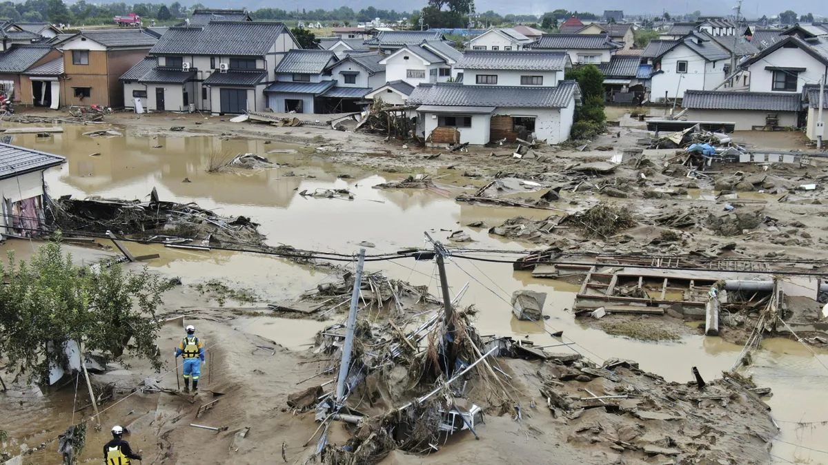 Japan rescuers seek survivors after Typhoon Hagibis kills dozens | AP- India TV Hindi