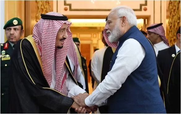 PM Modi meets top leaders of Saudi Arab Kingdom - India TV Hindi