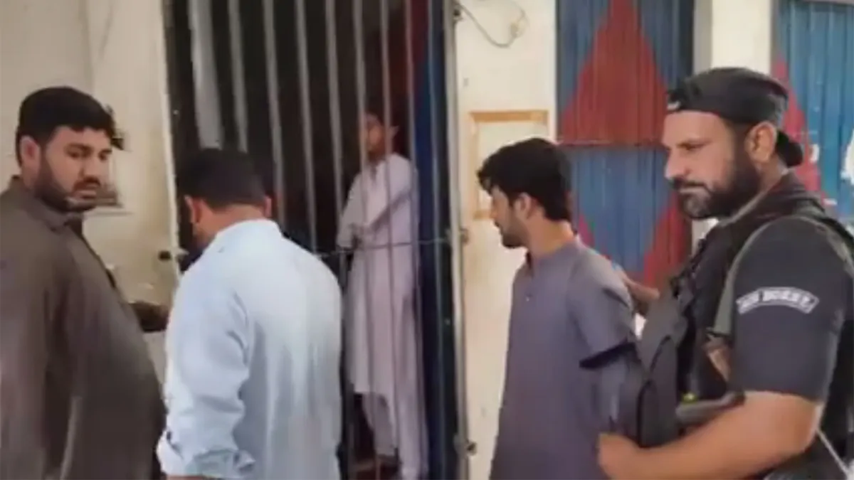 Barbers detained in Pakistan for styling customer’s beard in un-Islamic way- India TV Hindi