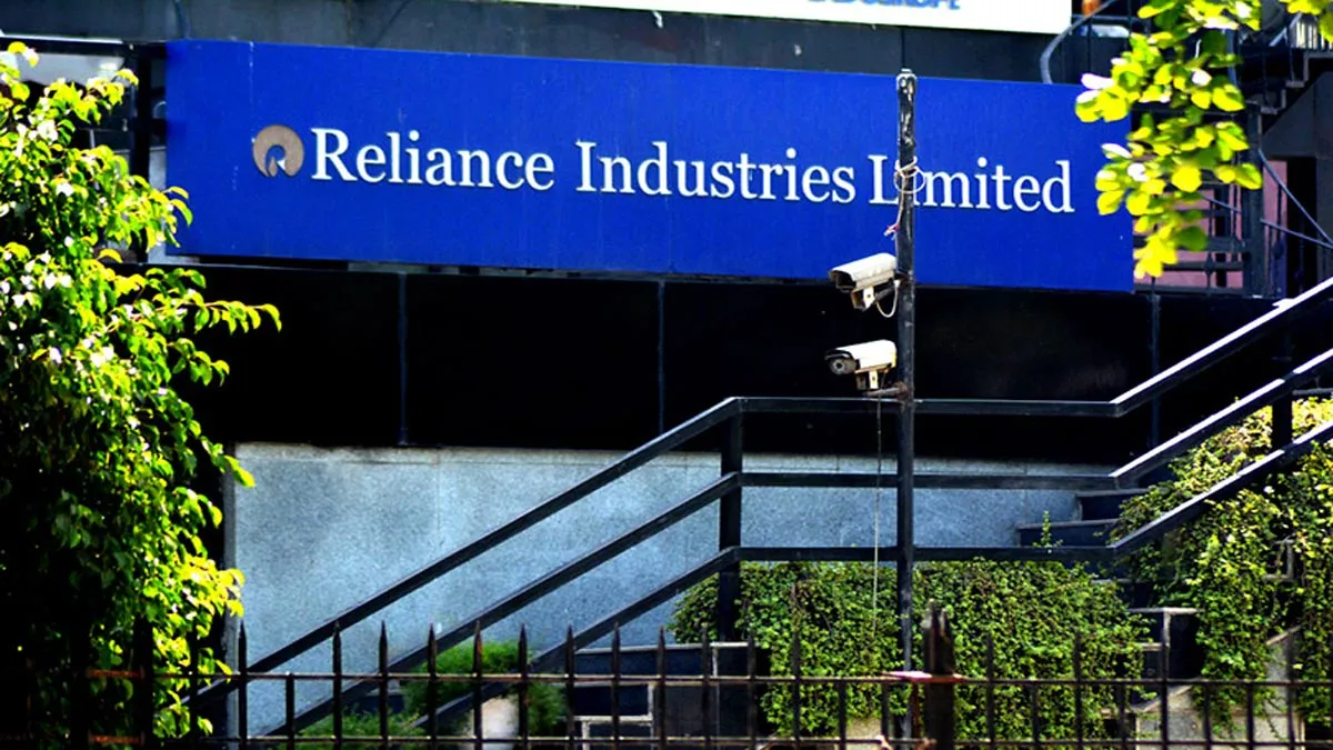 RIL creates history, becomes first Indian co to hit Rs 9 lakh cr m-cap mark- India TV Paisa