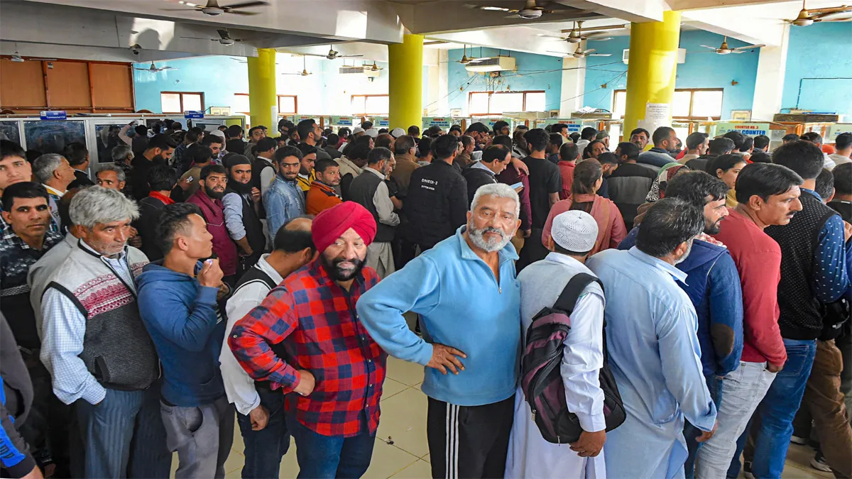 Srinagar: People stand in a queue at a telecom office to restore their mobile phones, in Srinaga- India TV Hindi