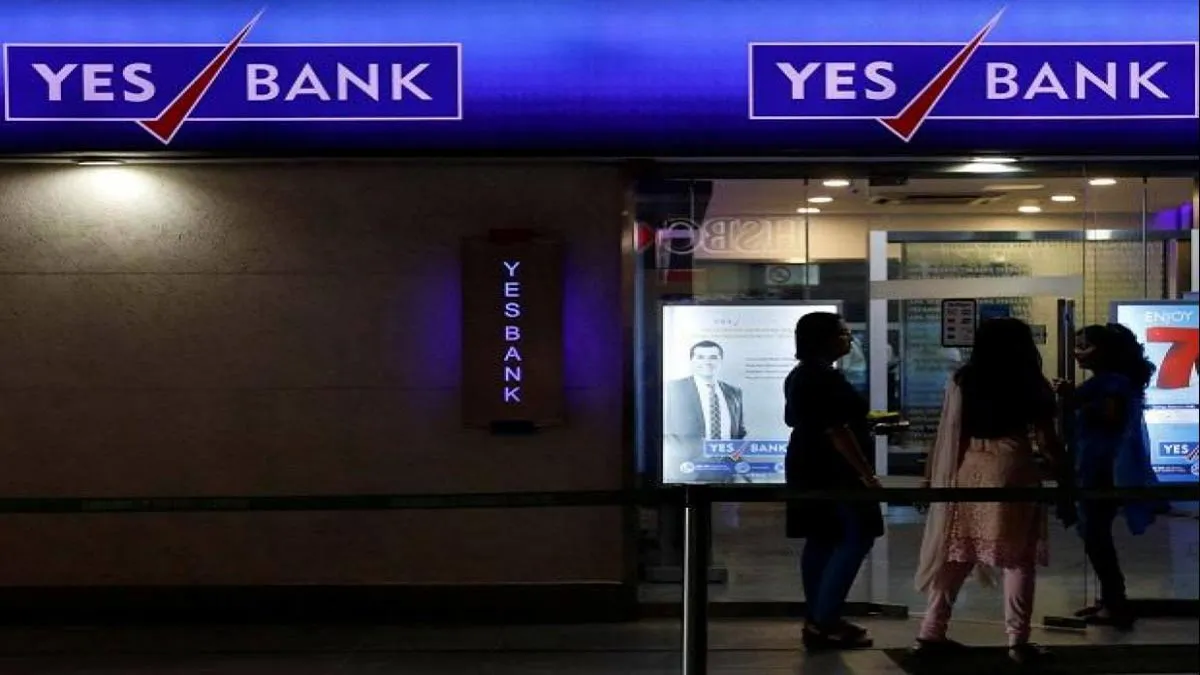 Rana Kapoor sell 2.16 pc stake in Yes Bank, Sensex tanks 362 pts- India TV Paisa