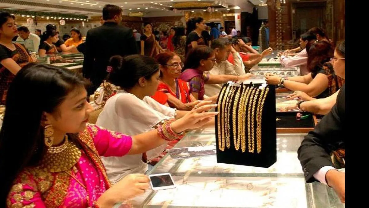 Gold prices fall Rs 101 on rupee appreciation, weak global cues- India TV Paisa