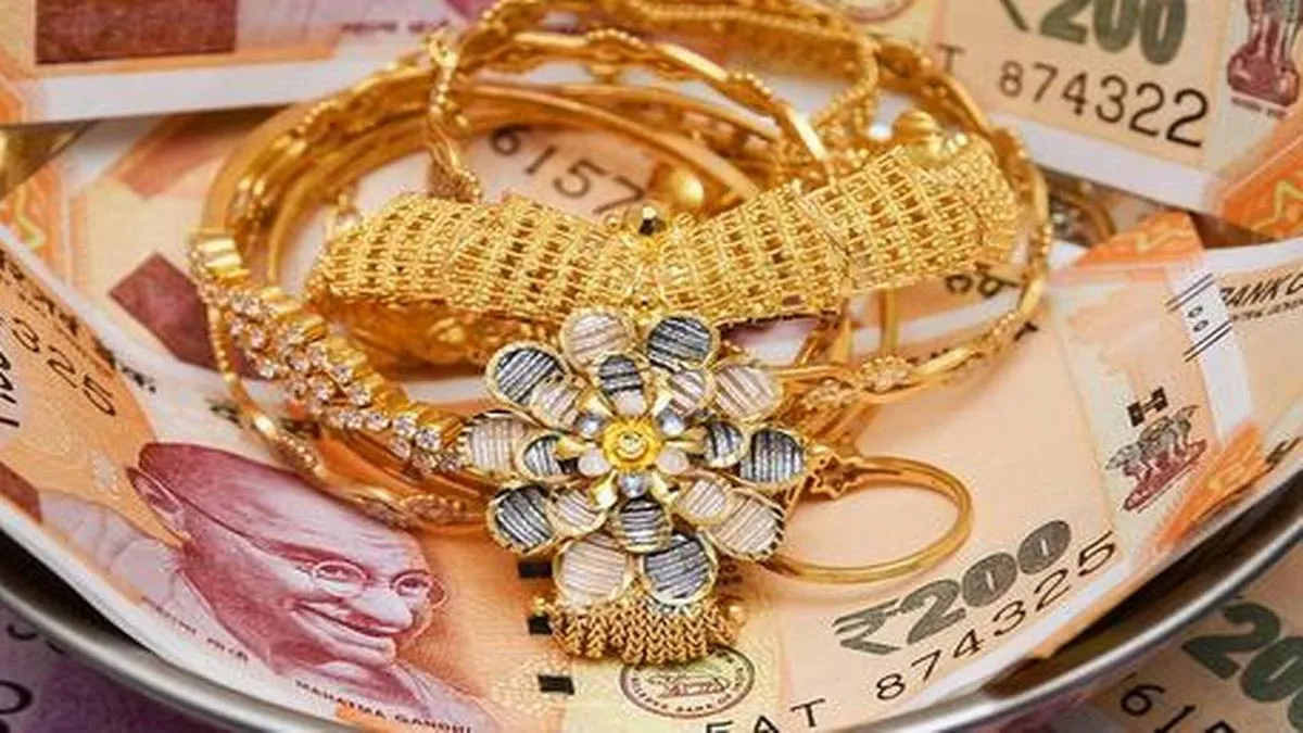 Gold prices up marginally by Rs 15- India TV Paisa