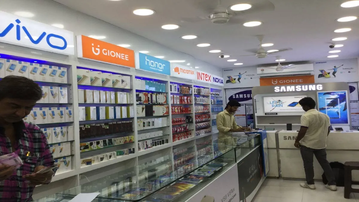 India smartphone market ships record 46.6 mn units in Q3 2019- India TV Paisa