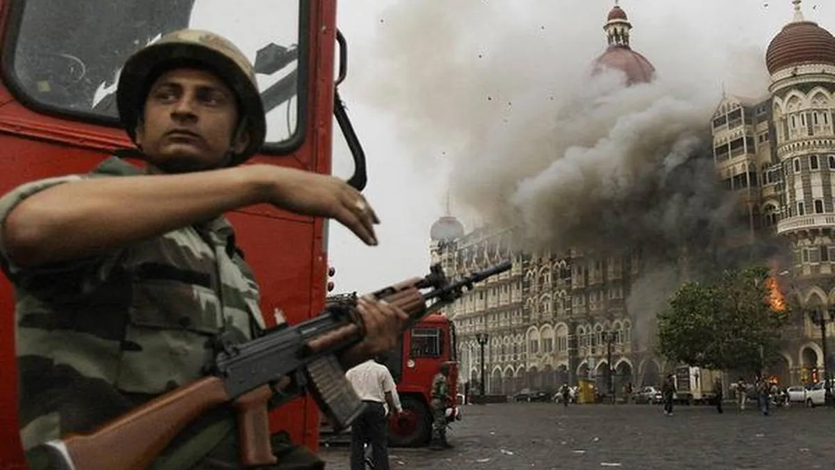 11 साल बाद भी नहीं भूले 26/11, मुंबई हमले की 11वीं बरसी पर शहीदों को नमन; जानिए क्या हुआ था उस दिन- India TV Hindi