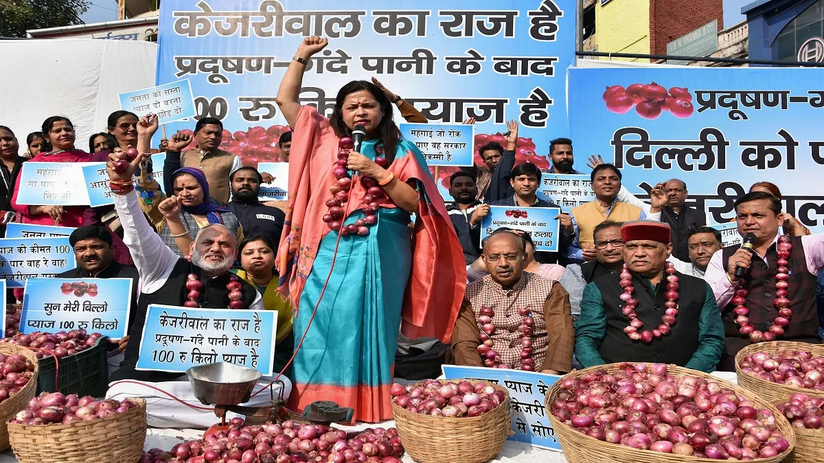 Delhi BJP leaders protest against increased prices of onions- India TV Hindi