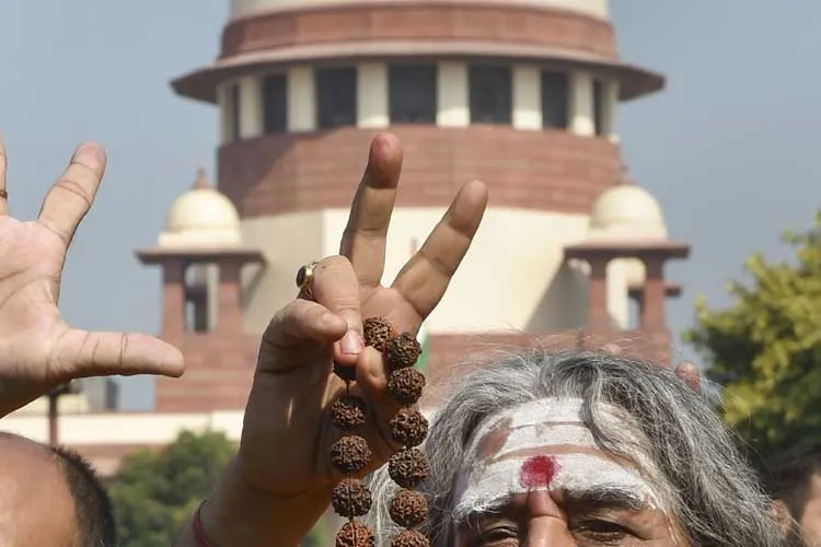 A sadhu flashes the victory sign at the Supreme Court...- India TV Hindi