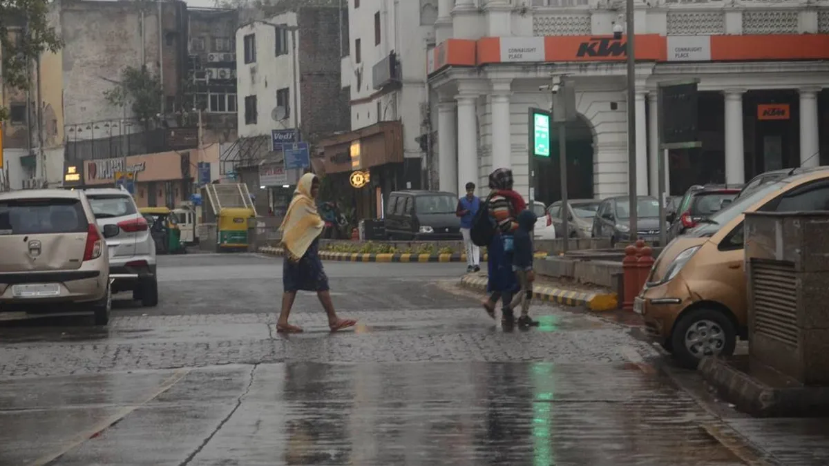 उत्तर भारत में बर्फबारी के बाद बढ़ी ठंड, दिल्ली में भी हुई बारिश- India TV Hindi