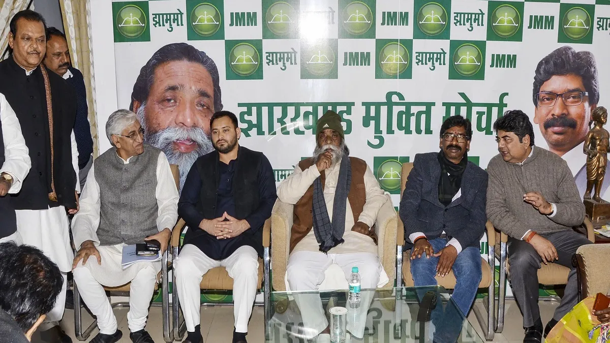 From left RJD leader Tejashwi Yadav, JMM Chief,Shibu Soren,...- India TV Hindi