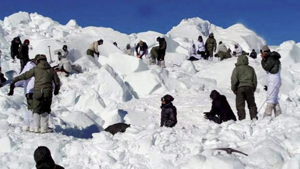 कश्मीर में बर्फीले तूफान का कहर, भारतीय सेना के 3 जवान लापता- India TV Hindi