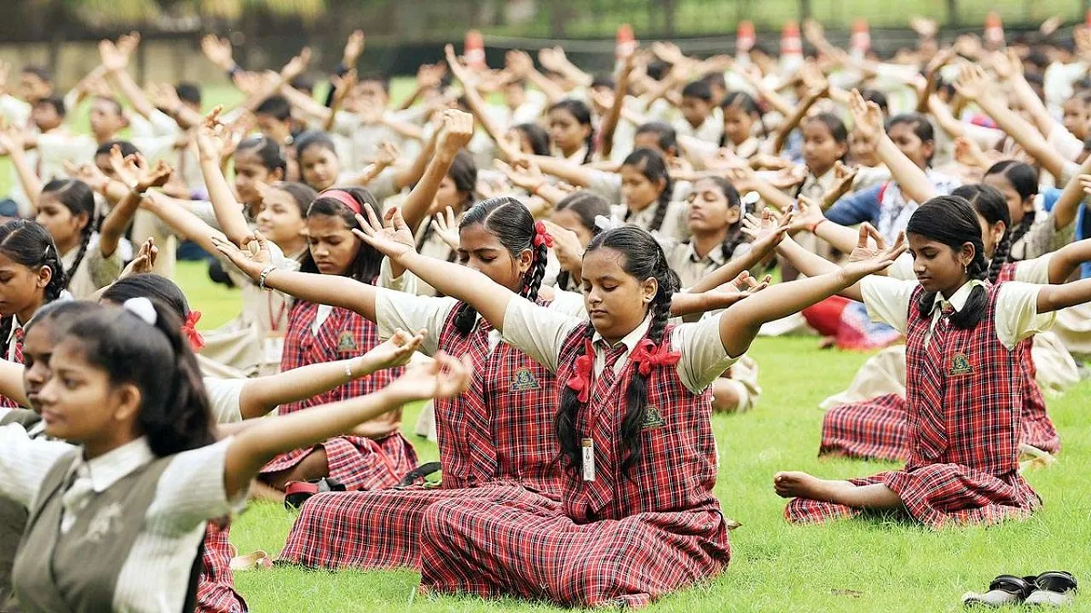 Yoga education will be compulsory for school students in...- India TV Hindi