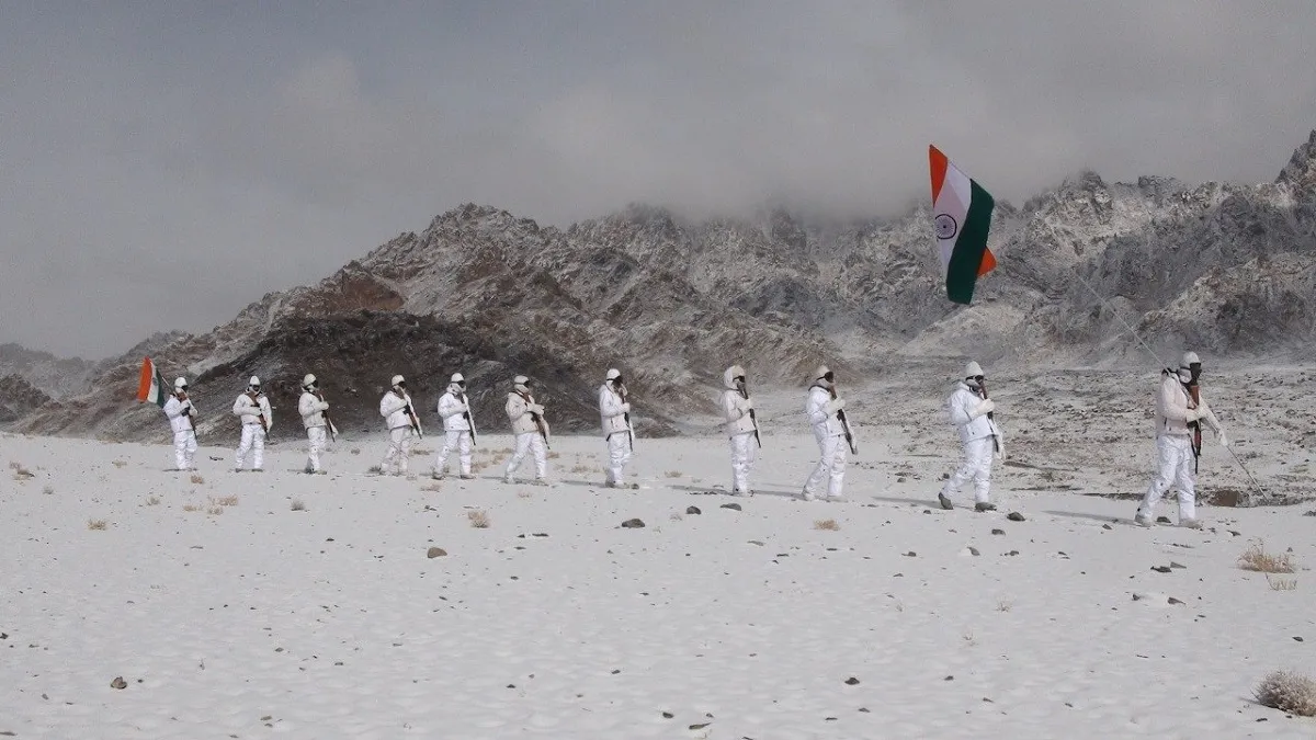 ITBP personnel with the national flag celebrating Republic...- India TV Hindi