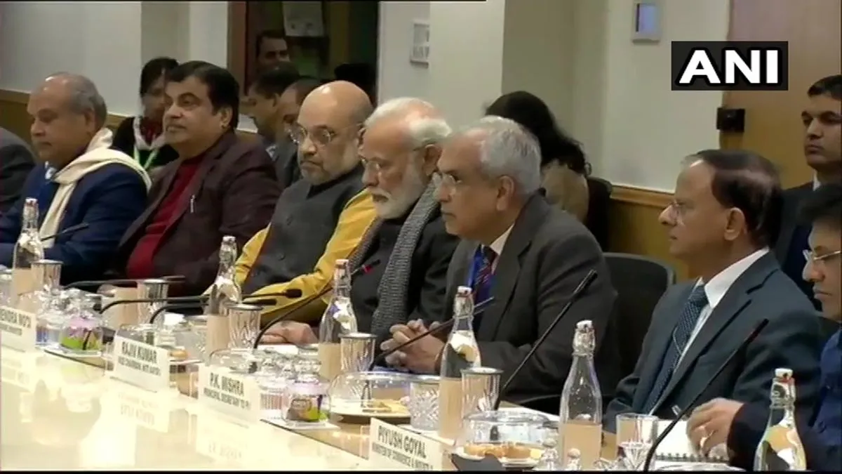 PM meets economists, experts at Niti Aayog - India TV Paisa