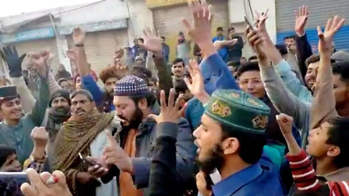 Nankana Sahib Gurudwara in Pakistan attacked by mob- India TV Hindi