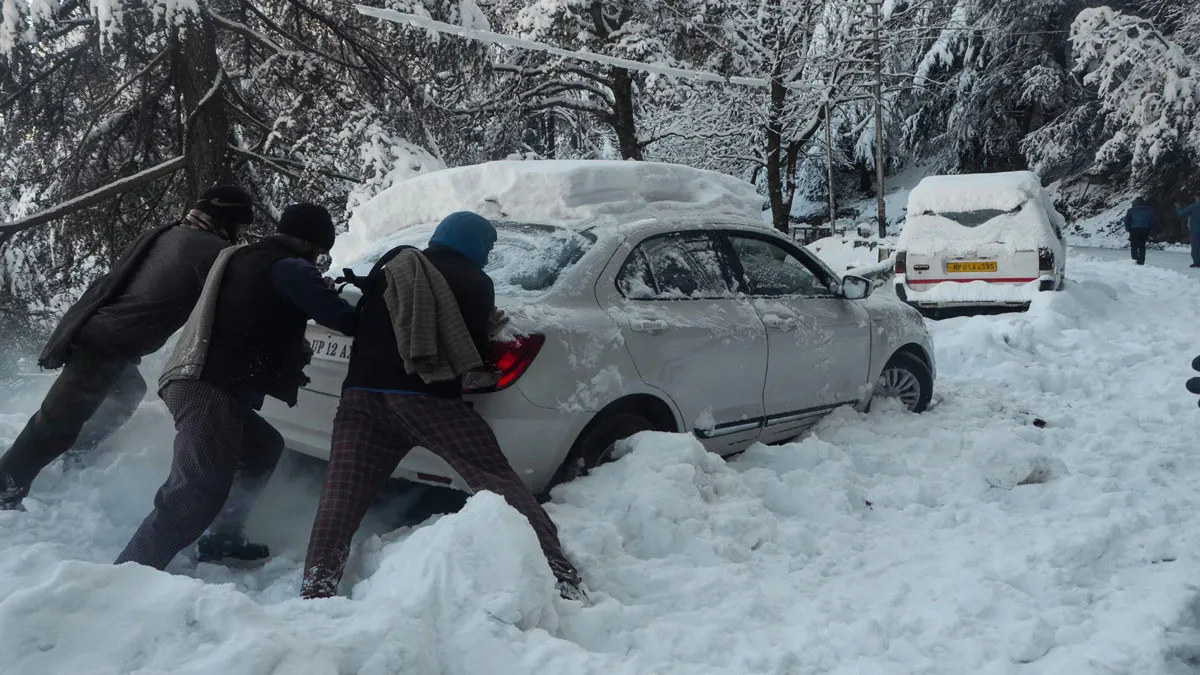 3 dead as snowfall continue in hill states of north India...- India TV Hindi