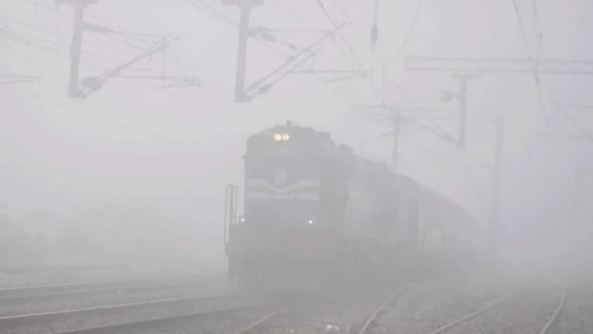 कोहरे की वजह से दिल्ली आने वाली 19 ट्रेनें लेट- India TV Hindi