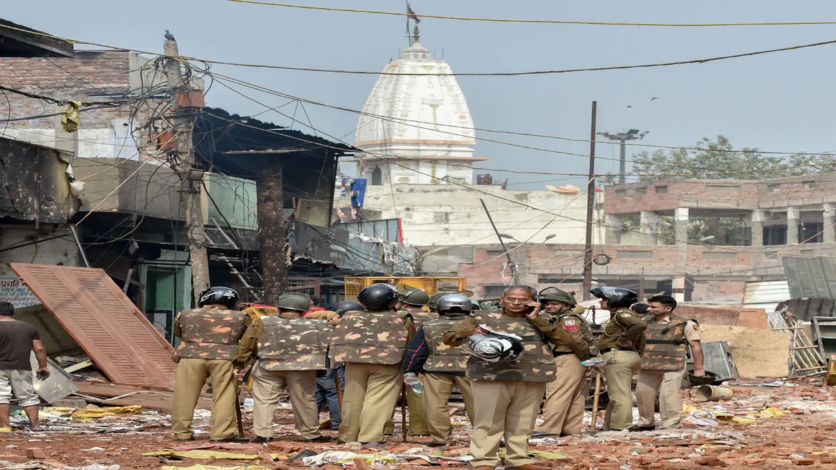 दिल्ली हिंसा में मरने वालों की संख्या बढ़कर 32 हुई, सुरक्षा बलों ने आज सुबह भी किया फ्लैग मार्च- India TV Hindi