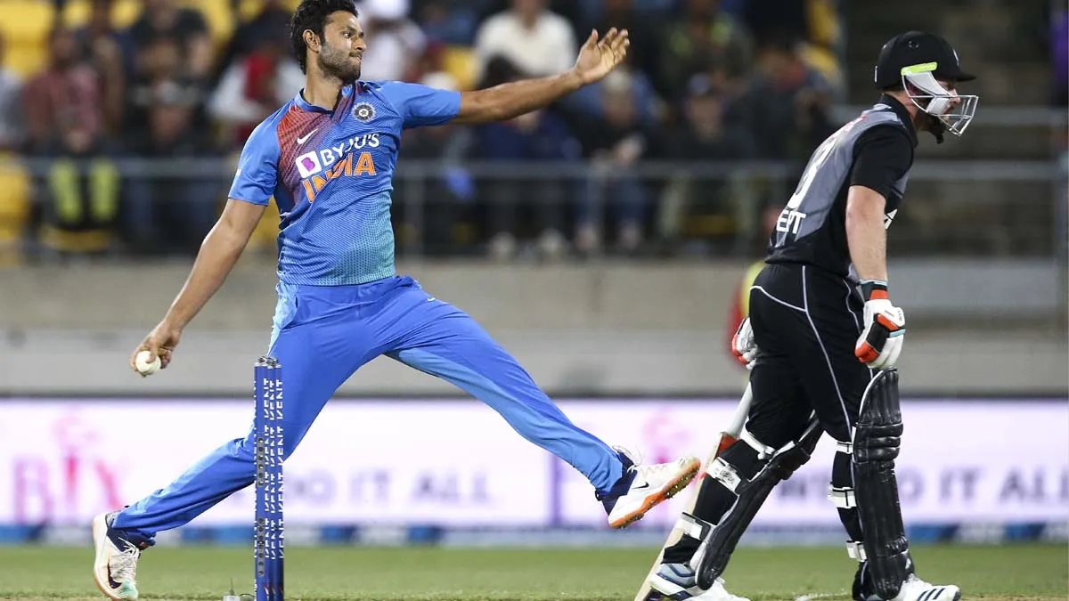 NZ v IND: एक ओवर में 34 रन...- India TV Hindi