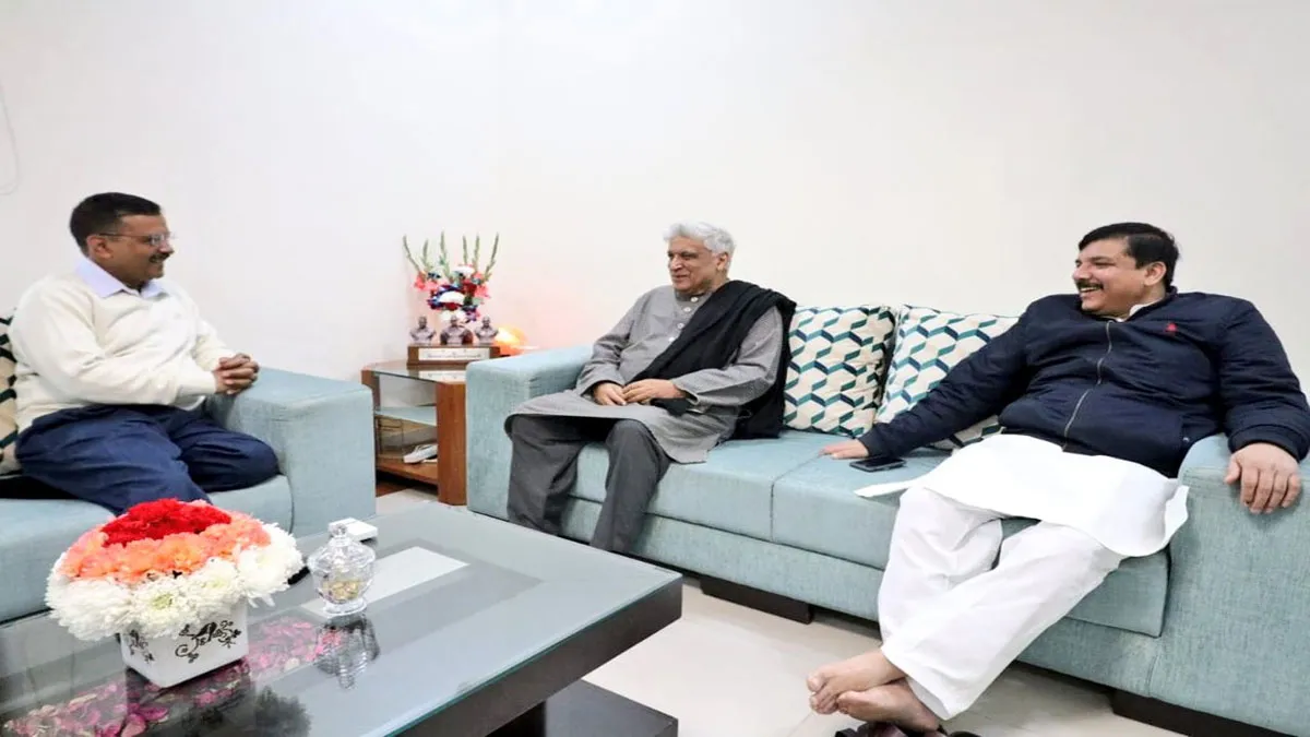 Javed Akhtar visits Arvind Kejriwal at hi residence in Delhi- India TV Hindi