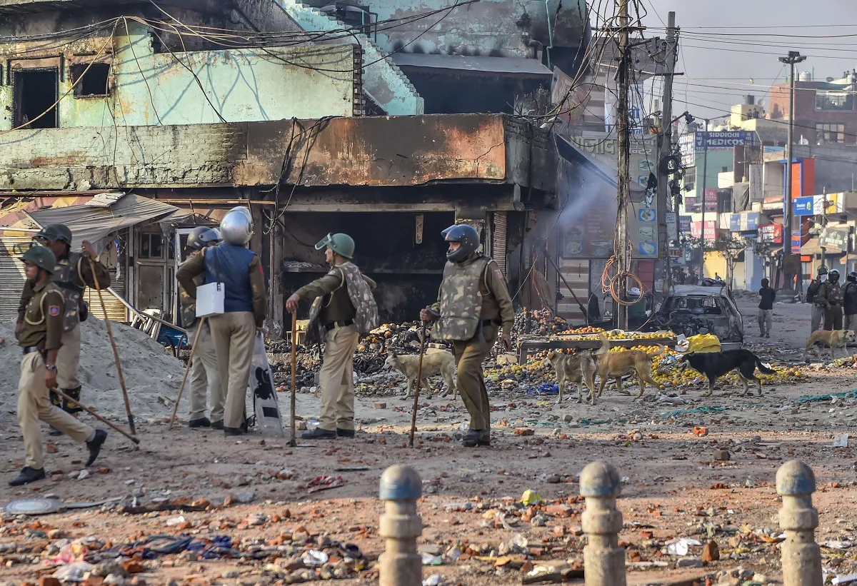 दिल्ली हिंसा में मरने वालों की संख्या बढ़कर 17 हुई, 4 क्षेत्र में कर्फ्यू, सुरक्षाबलों ने संभाला मोर- India TV Hindi
