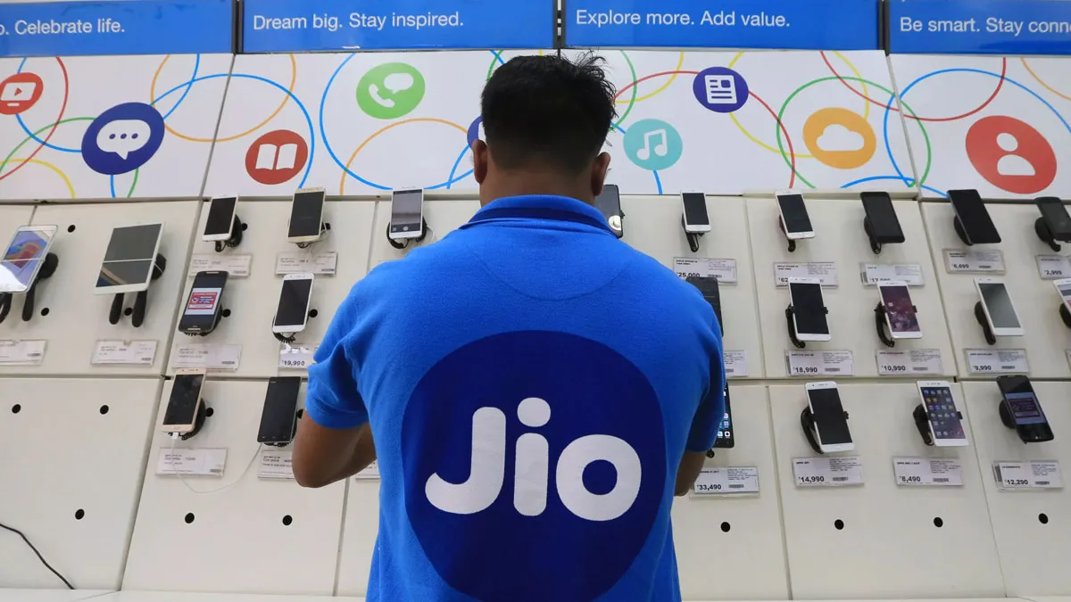 Jio gave a gift before Holi, launched two special cheap recharge plans- India TV Paisa