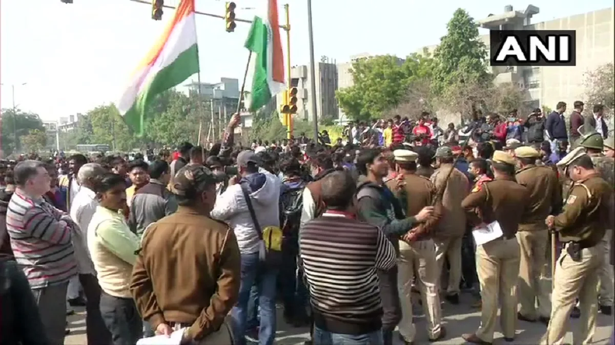 शाहीन बाग में बैठे एंटी-सीएए प्रदर्शनकारियों के खिलाफ प्रदर्शन- India TV Hindi