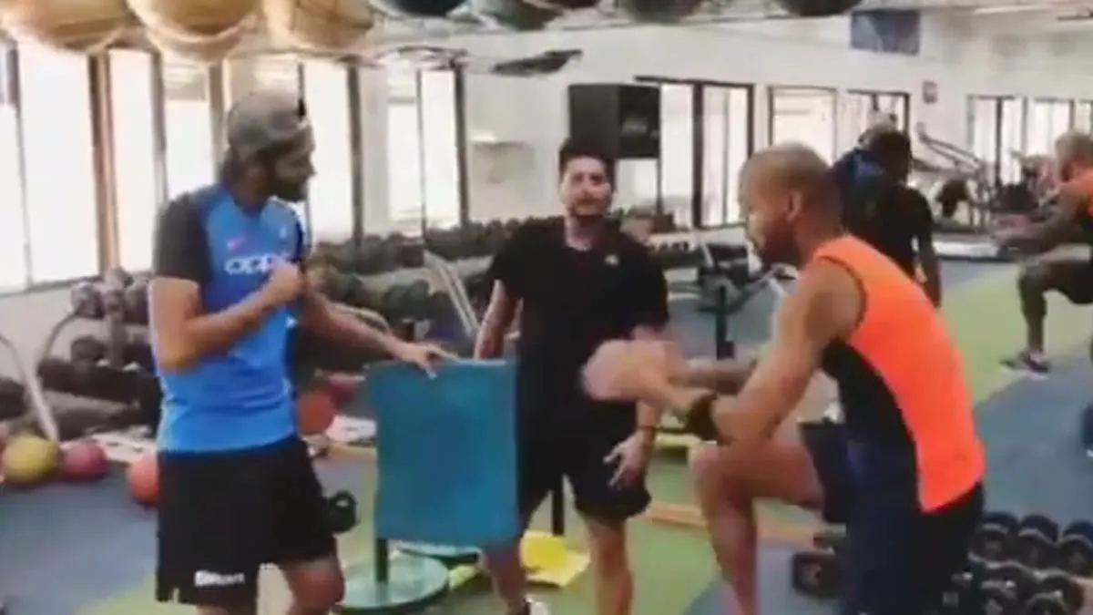 Shikhar Dhawan opposite Bhangra with Kuldeep Yadav and Khalil Ahmed in the gym, video goes viral - India TV Hindi