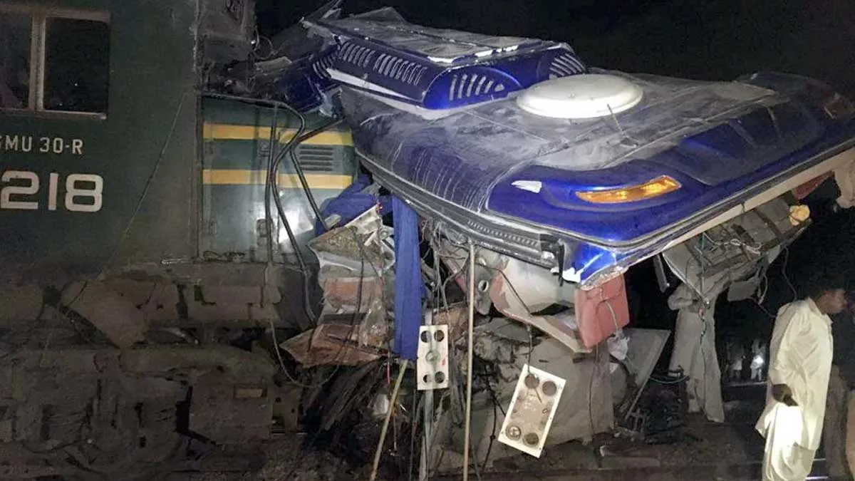 Pakistan Train, Pakistan Express, Pakistan Train Sukkur, Pakistan Train Accident- India TV Hindi