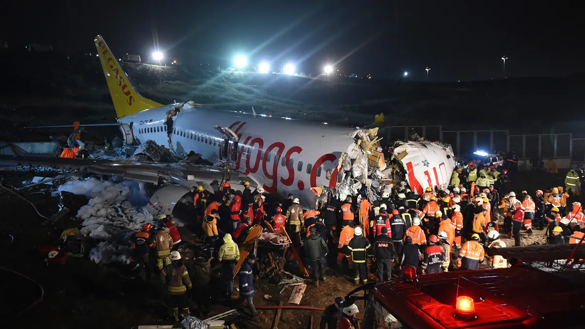 तुर्की में टला विमान हादसा, रनवे से फिसल तीन टुकड़ों में बंटा विमान; बाल-बाल बचे 177 यात्री- India TV Hindi