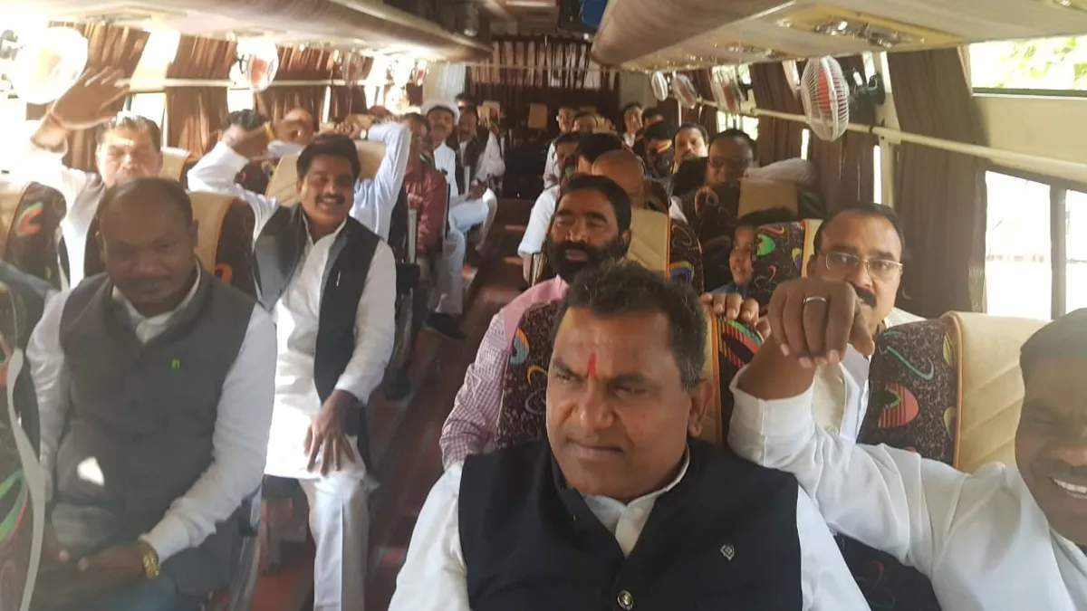 मध्य प्रदेश के कांग्रेस विधायकों को जयपुर किया जा रहा शिफ्ट, भाजपा विधायक पहुंच चुके हैं गुरुग्राम- India TV Hindi