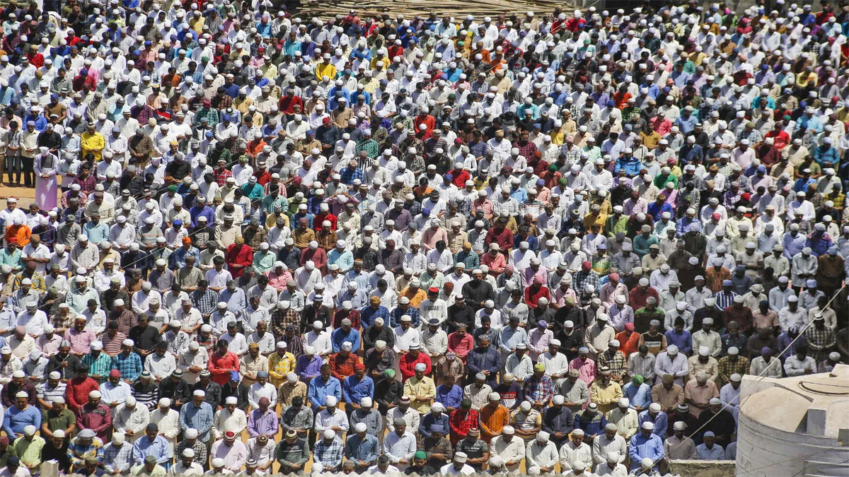 Mumbai: Muslims offer Friday prayers amid growing scare of...- India TV Hindi