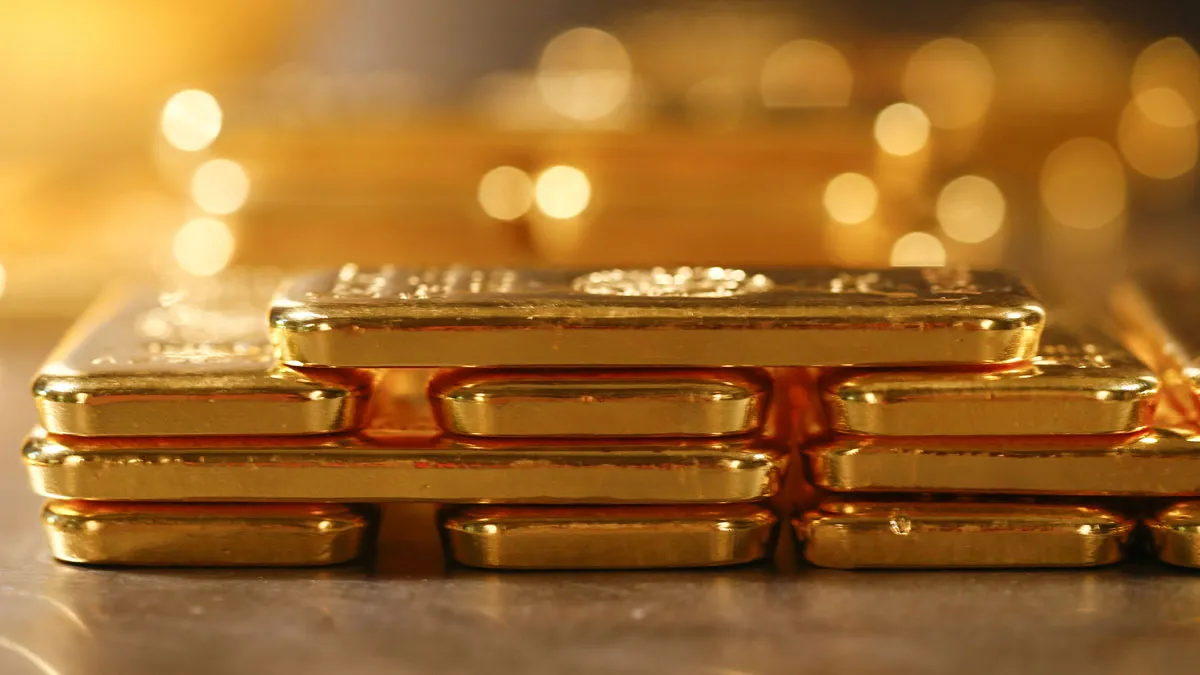  Gold prices fall Rs 516 at Rs 44,517 per 10 gm as rupee appreciates- India TV Paisa