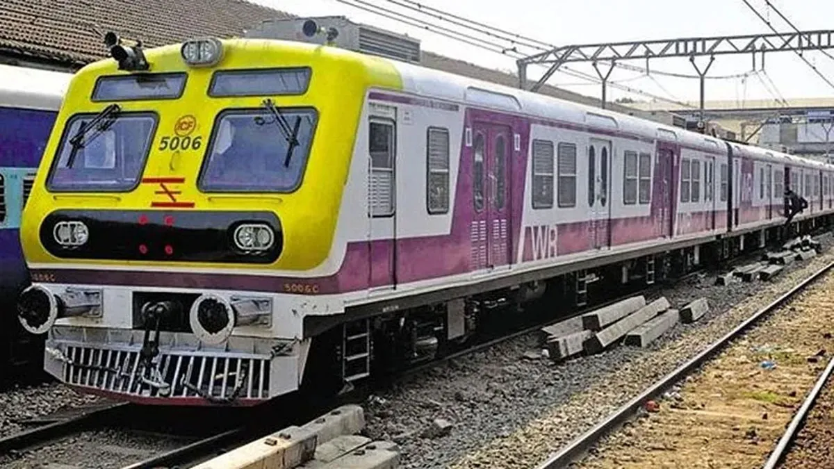 Mumbai Local train service suspended - India TV Hindi
