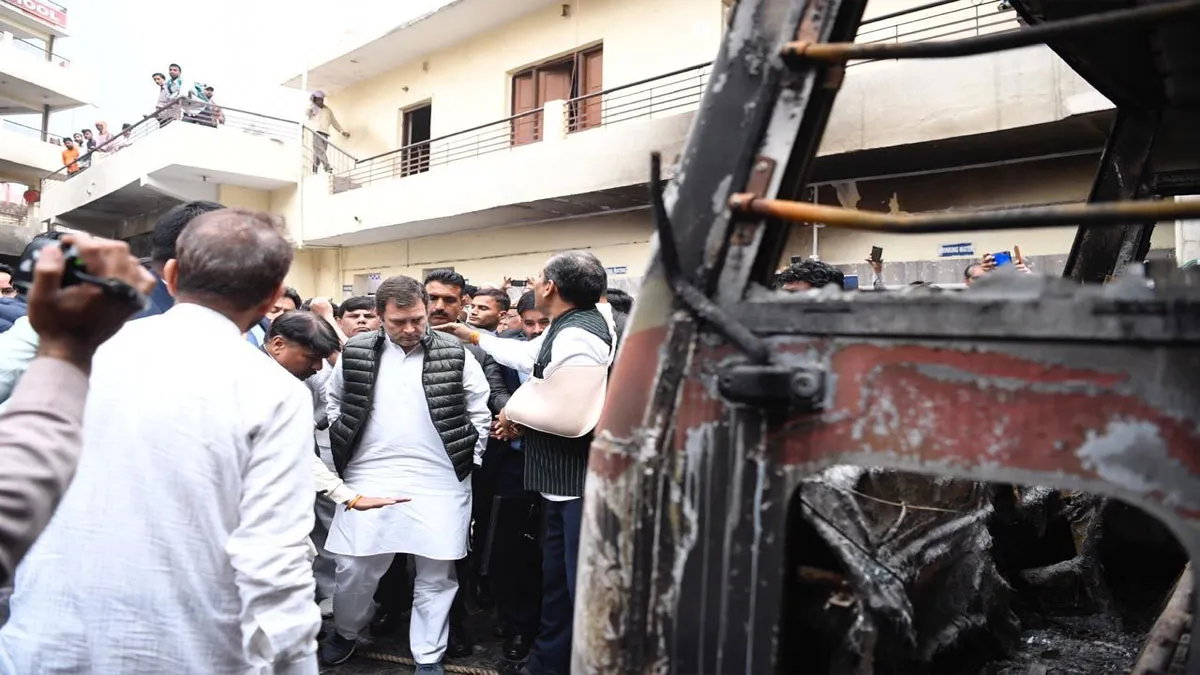Rahul Gandhi in riot hit North West Delhi- India TV Hindi