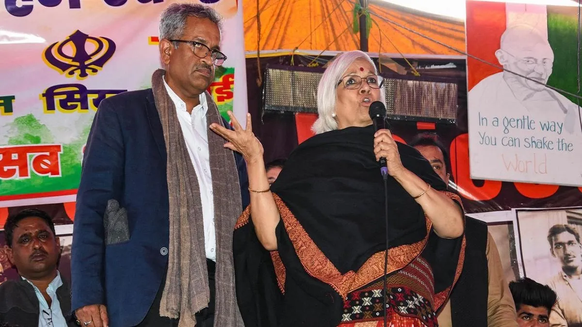 शाहीन बाग में प्रदर्शनकारियों से मिले संजय हेगड़े और साधना रामचंद्रन- India TV Hindi
