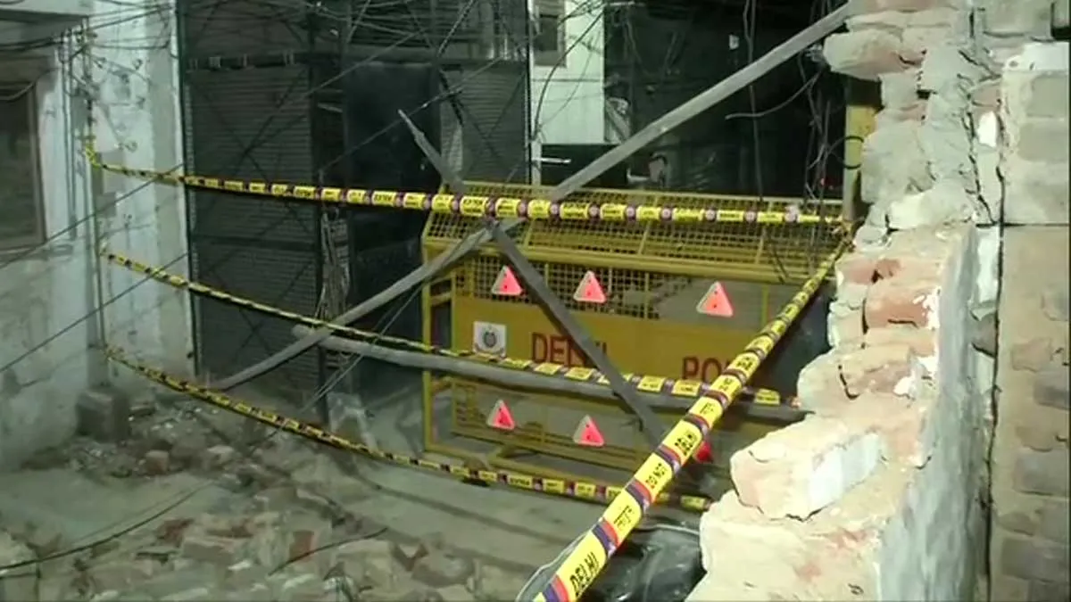 wall collapse - India TV Hindi