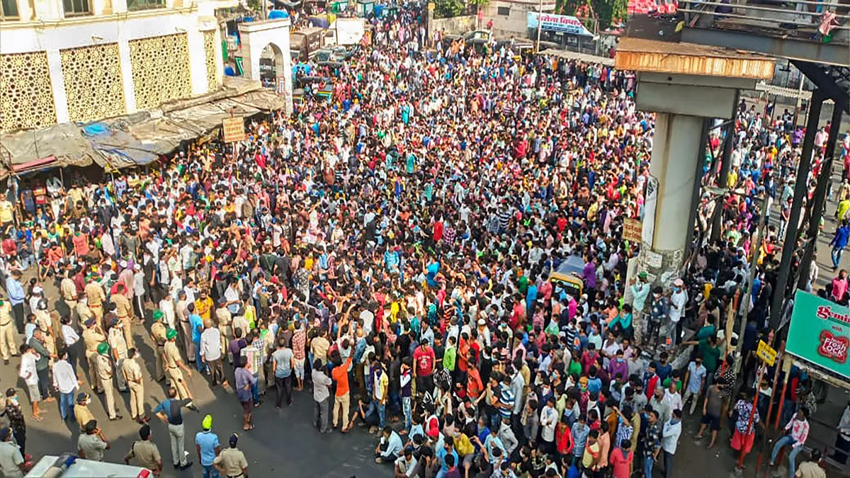 Mumbai: Migrant workers gather outside Bandra West Railway...- India TV Hindi