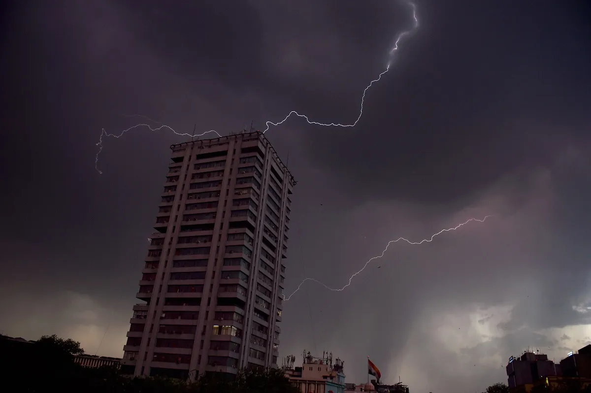 दिल्ली NCR में तेज आंधी, कई इलाकों में बारिश- India TV Hindi