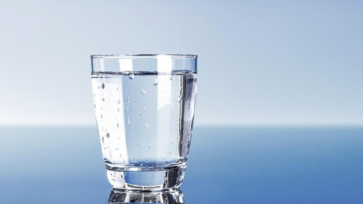 Vastu Tips For the flow of money in the house keep the glass filled with water-Vastu Tips: घर में धन के प्रवाह के लिए रखें कांच के गिलास में पानी भरकर -