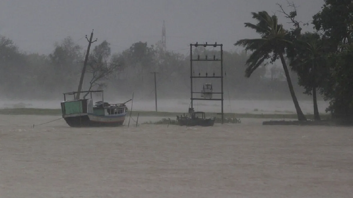 Photos of cyclone amphan makes landfall India चक्रवाती तूफान 'अम्फान' के कहर की तस्वीरें, देखिए- कैस- India TV Hindi