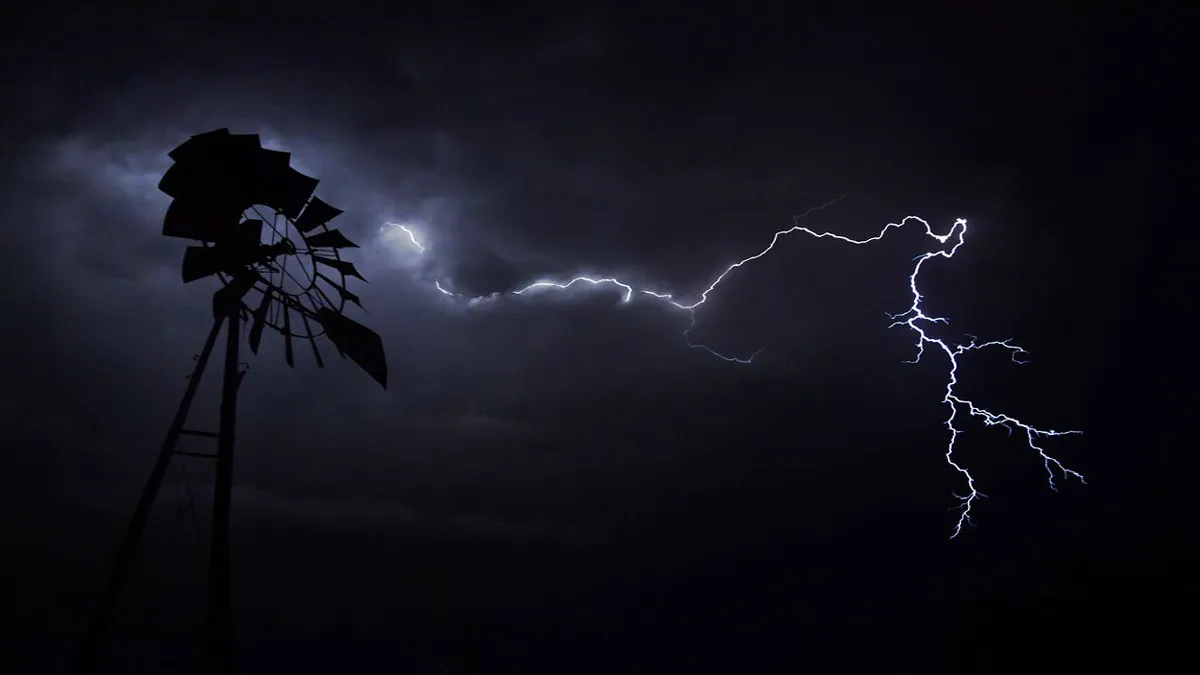 Lightning strikes- India TV Hindi
