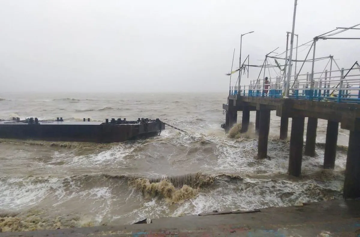Cyclone Amphan batters West Bengal-Odisha, claims many lives- India TV Hindi