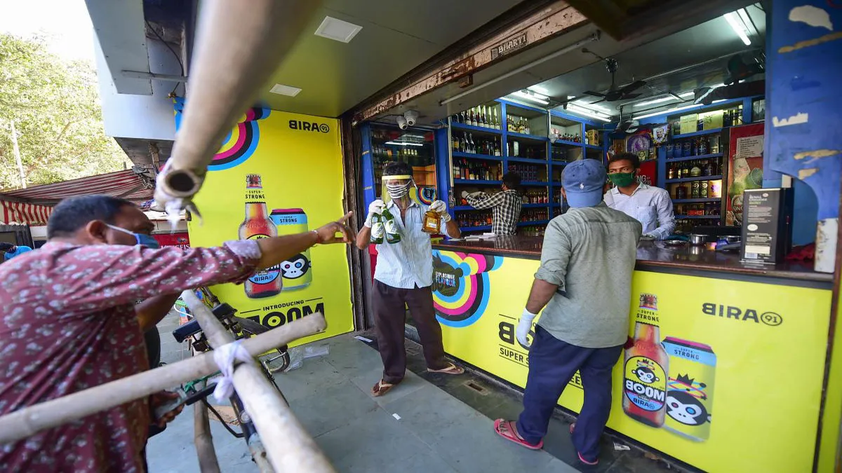 Liquor home delivery allowed in non-containment zones in Mumbai- India TV Hindi