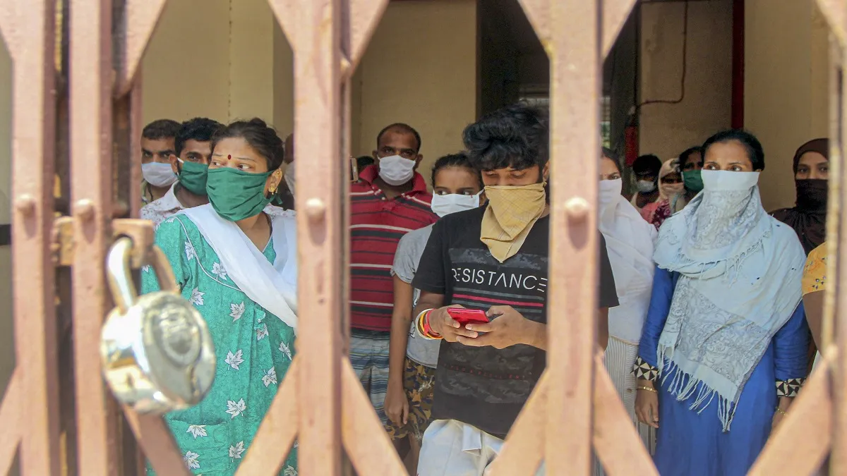 Coronavirus: मुंबई में पिछले 24 घंटे में 27 लोगों की मौत, 574 नए मामले सामने आए- India TV Hindi
