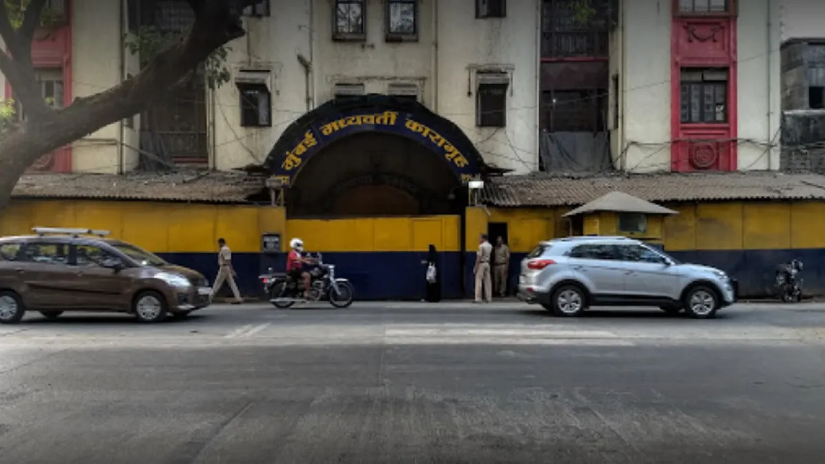 मुंबई: ऑर्थर रोड जेल के 77 कैदी कोरोना पॉजिटिव, संक्रमण की चपेट में 26 स्टाफ मेंबर्स- India TV Hindi