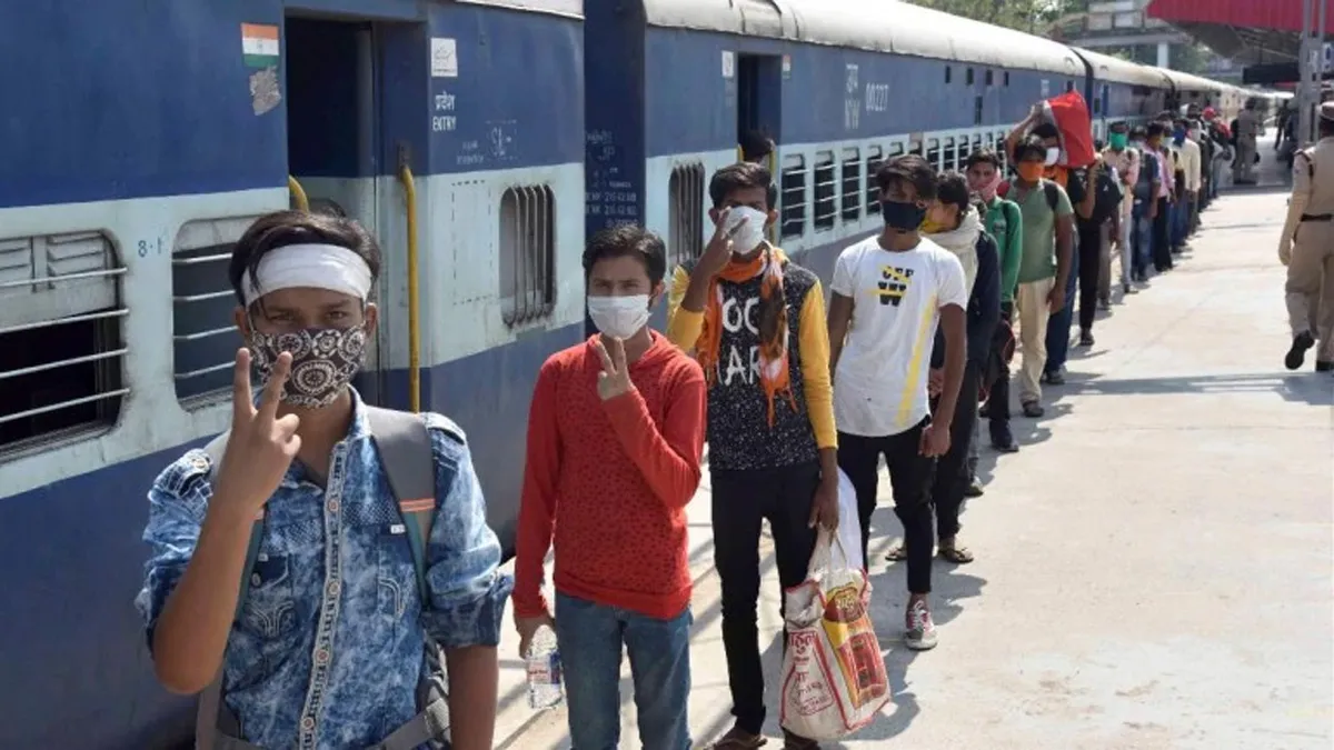 Migrant Labourers Reach Ballia, Migrant Labourers Reach Gujarat, Migrant Labourers- India TV Hindi